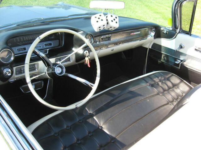 1960 series 62 convertible big fin car antique