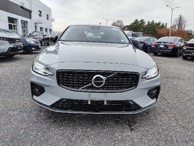 2024 volvo s60 b5 core dark theme