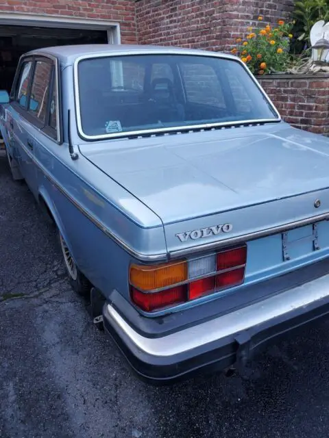 cars trucks used volvo
