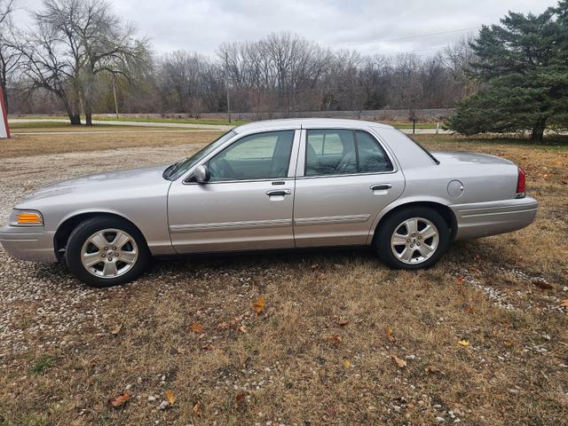 2011 ford crown victoria lx