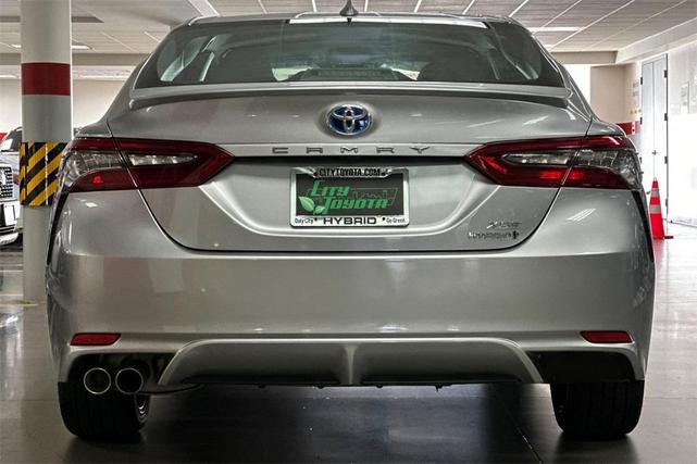 2022 toyota camry hybrid xse