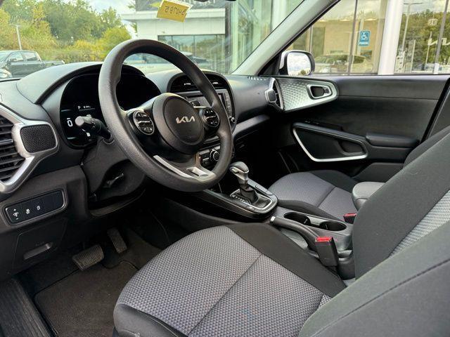 2023 kia soul lx