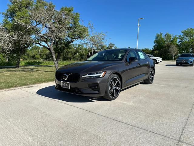 2024 volvo s60 b5 plus dark theme