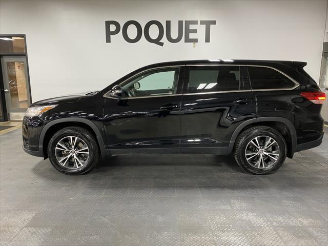 2019 toyota highlander le