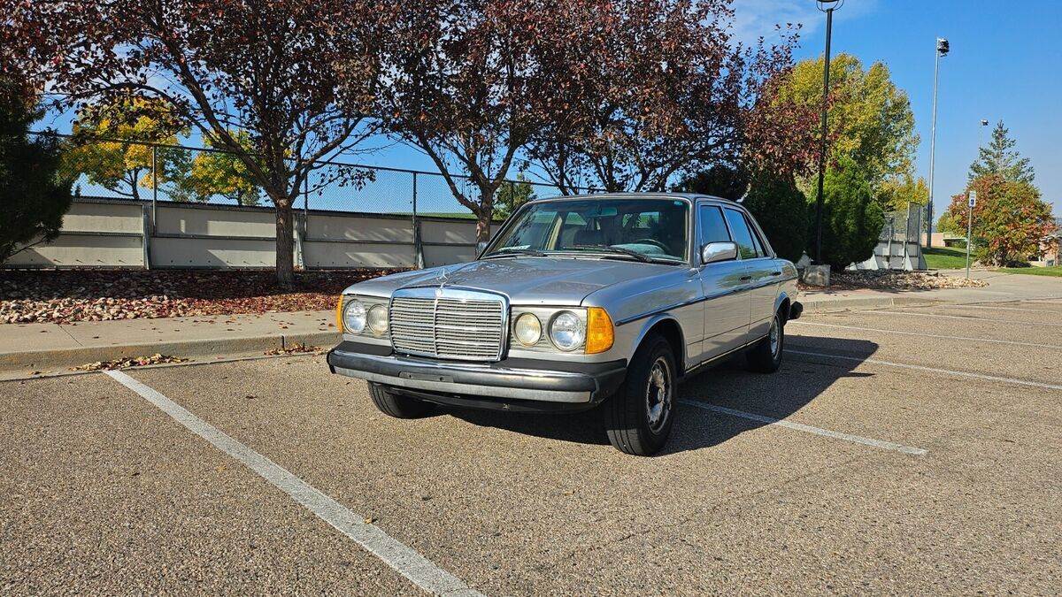 silver 1984 mercedes-benz 300d 4-door turbo diesel