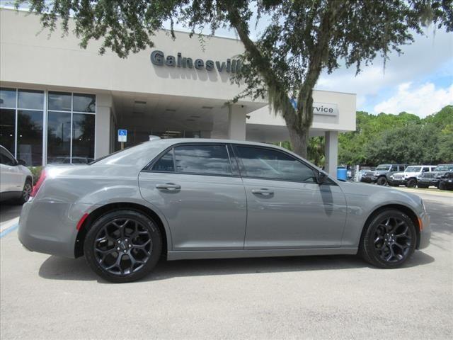 2019 chrysler 300 touring