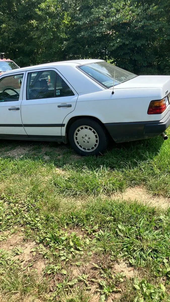 1987 mercedes-benz 300d sedan white rwd automatic dt