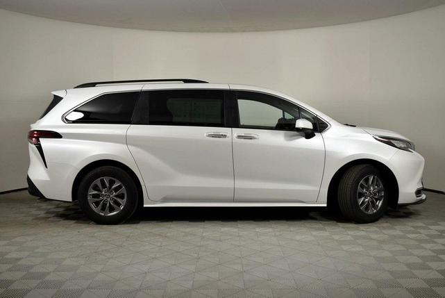 2022 toyota sienna xle