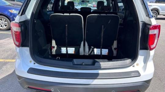 2018 ford explorer base