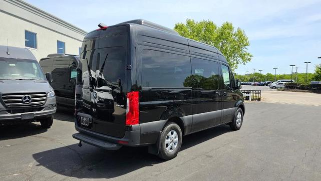 2024 mercedes-benz sprinter 2500 144 wb standard roof passenger