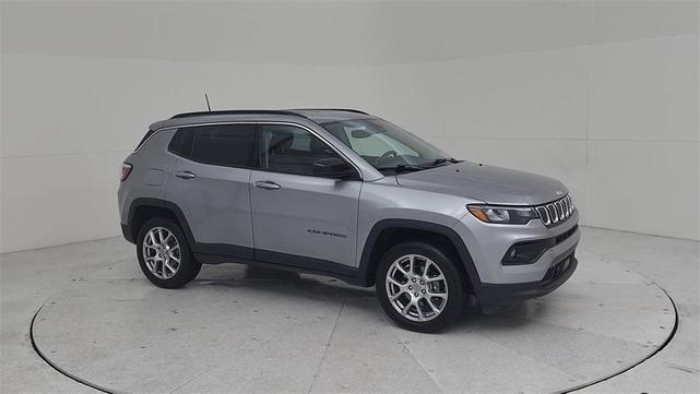 2022 jeep compass latitude lux