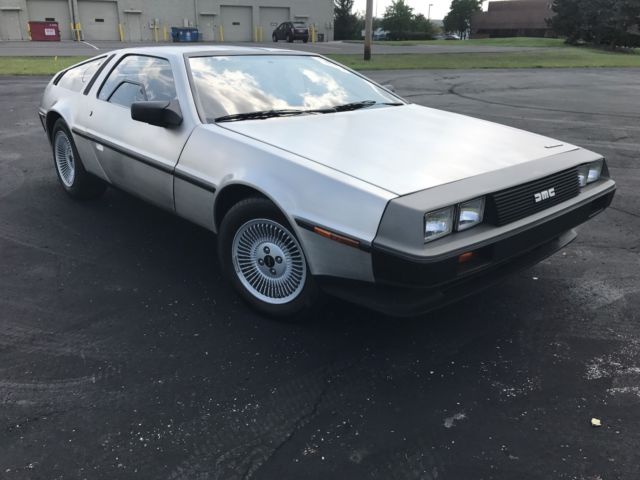 1982 delorean dmc 5-speed only 3266 miles
