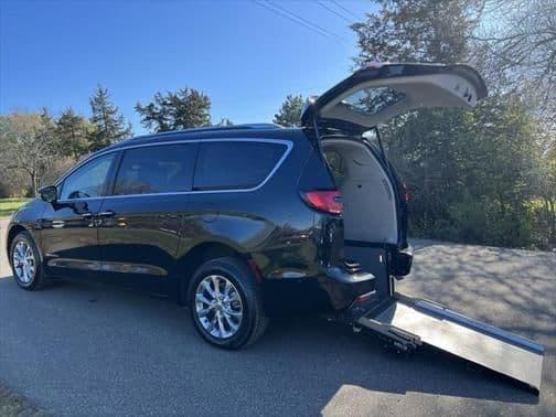 2021 chrysler pacifica touring l in jordan, minnesota