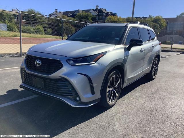 2021 toyota highlander xse