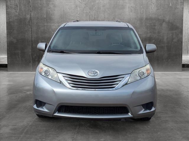 2017 toyota sienna le