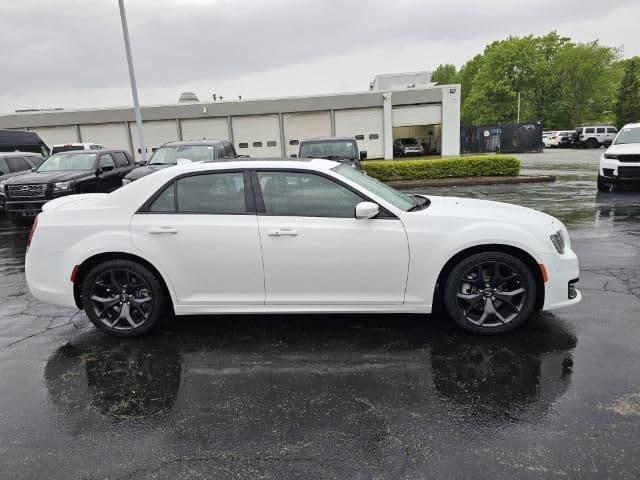 2022 chrysler 300 s in youngstown, ohio
