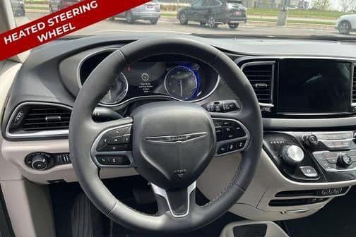 2022 chrysler pacifica touring l front-wheel drive passenger van in cedar rapids, iowa
