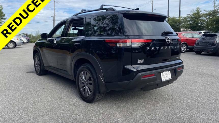 2023 nissan pathfinder sv