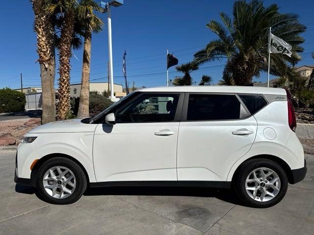 2022 kia soul lx