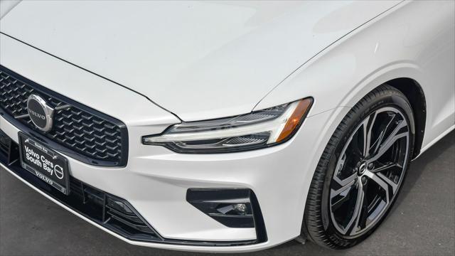 2024 volvo s60 b5 core dark theme