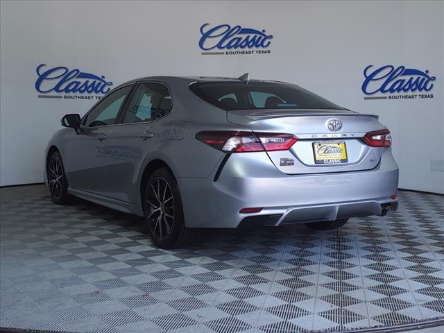 2022 toyota camry se