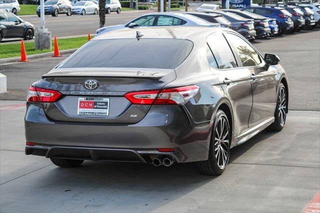 2020 toyota camry se