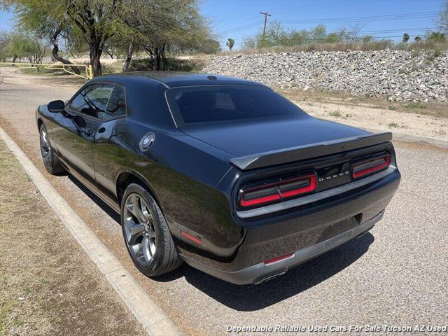 2017 dodge challenger sxt