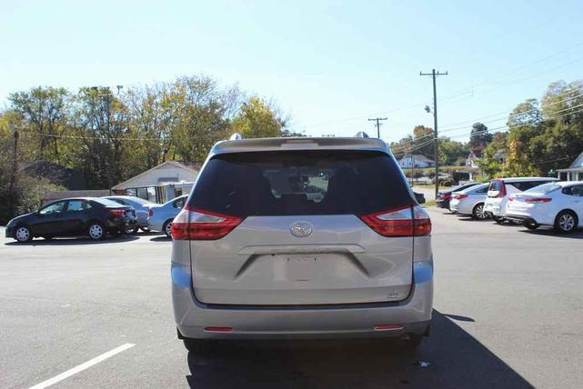 2017 toyota sienna le