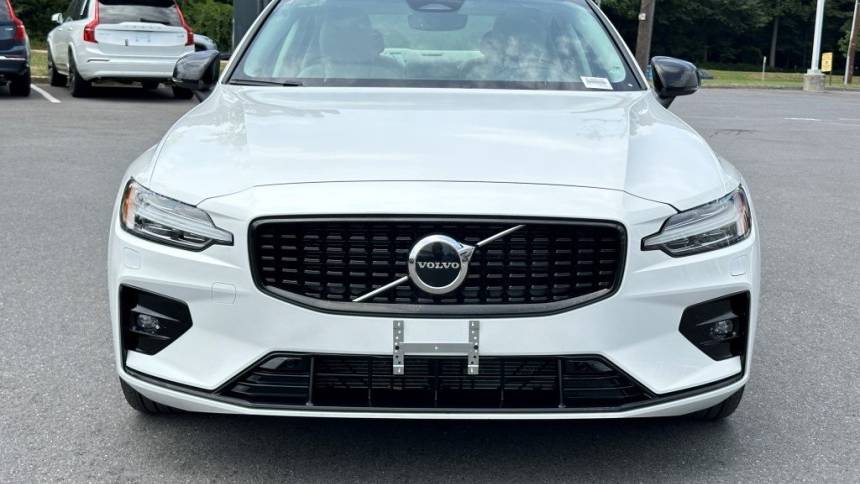 2024 volvo s60 b5 core dark theme