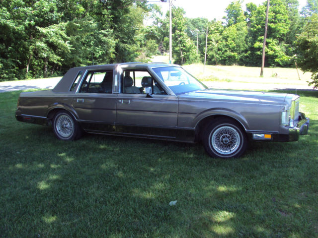 1988 lincoln town car cartier 53,000 miles excellent condition loaded runs great