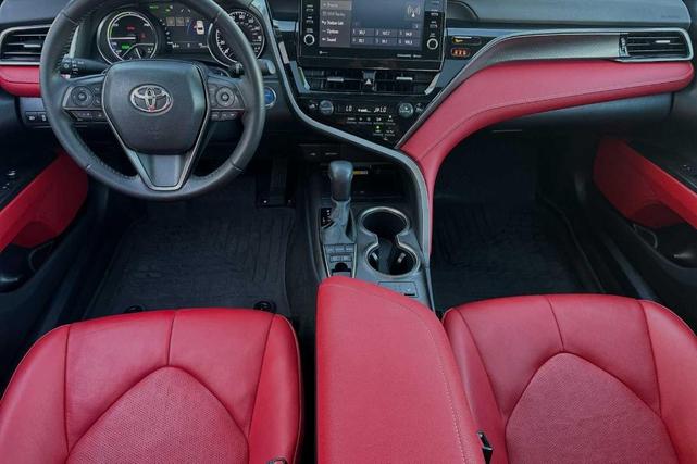 2022 toyota camry hybrid xse