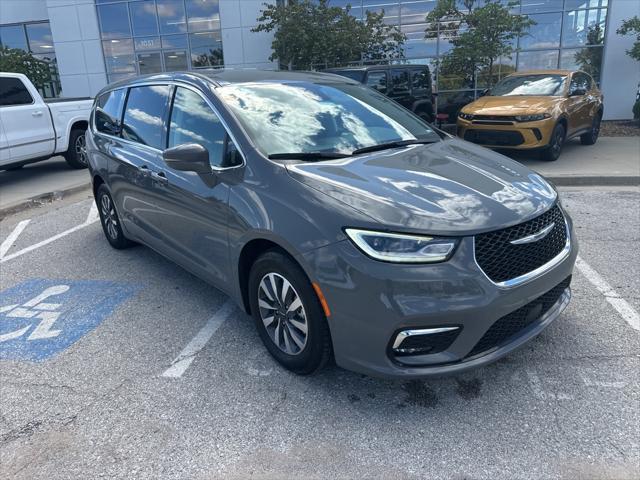 2022 chrysler pacifica hybrid touring l