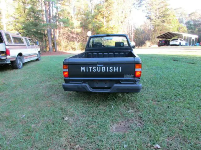1992 mitsubishi mighty max pick up truck, nice condition with low miles