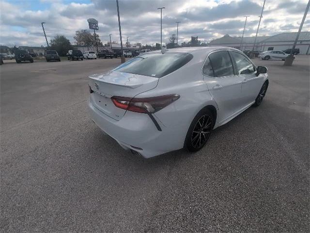 2022 toyota camry se