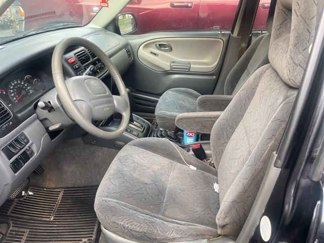 2003 chevrolet tracker base
