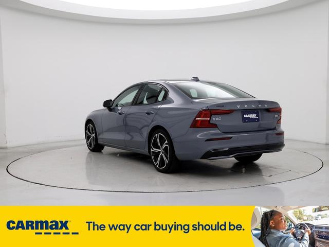 2024 volvo s60 b5 plus dark theme