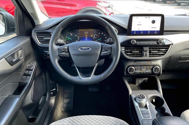 2022 ford escape se