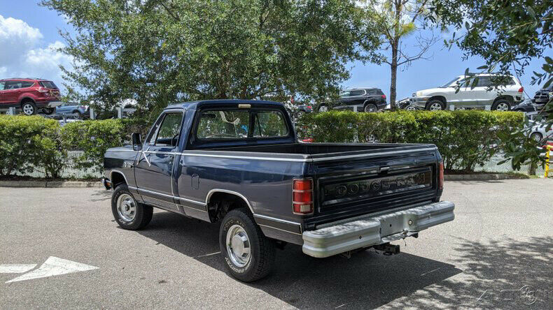 1983 used 5.2l v8 16v 4wd pickup truck