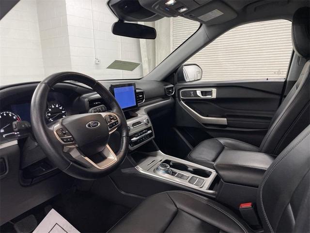 2023 ford explorer xlt