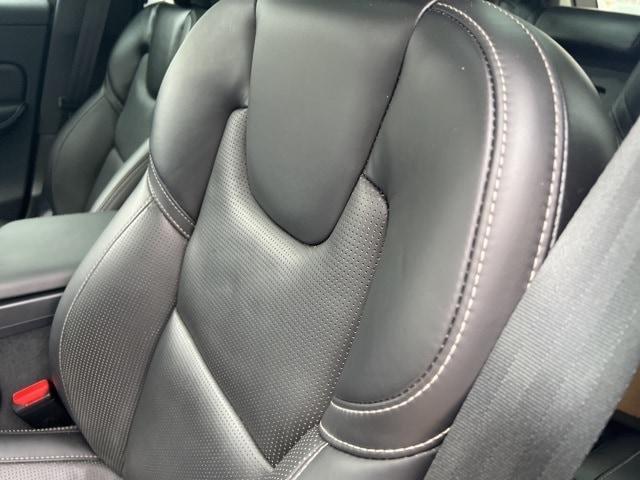 2023 volvo xc60 b6 ultimate bright theme