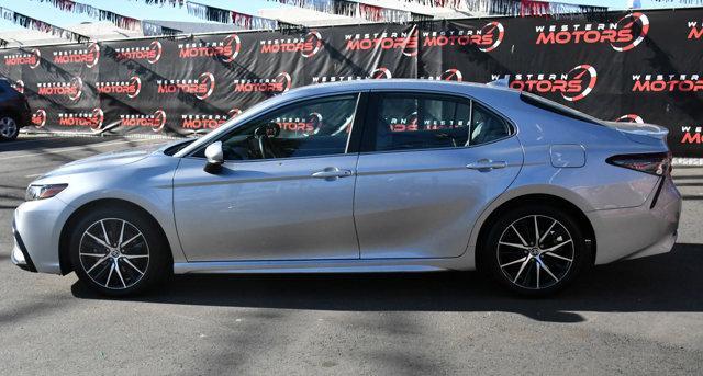 2022 toyota camry se