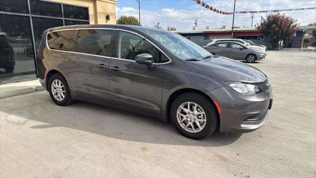 2023 chrysler voyager lx