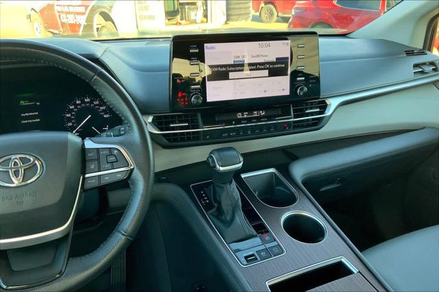 2023 toyota sienna xle 8 passenger