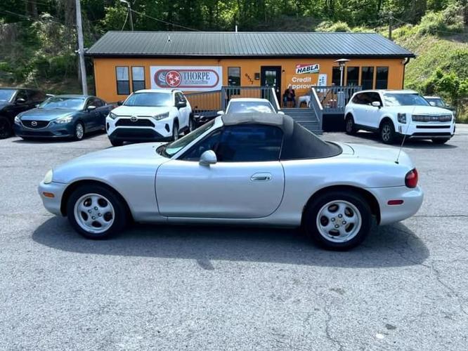 1999 mazda mx-5 miata base 2dr convertible in knoxville, tennessee