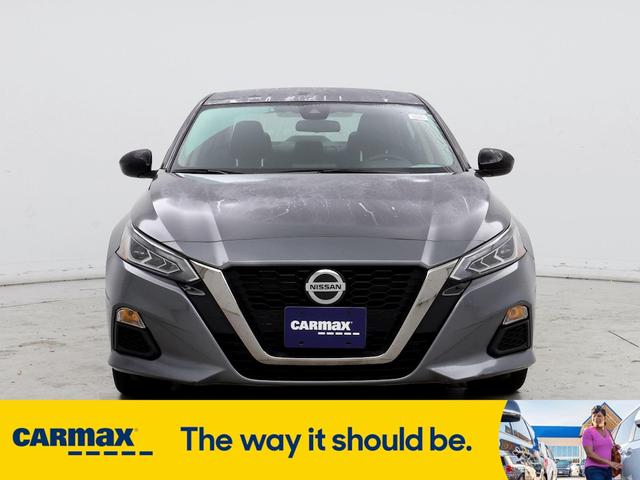2022 nissan altima sr