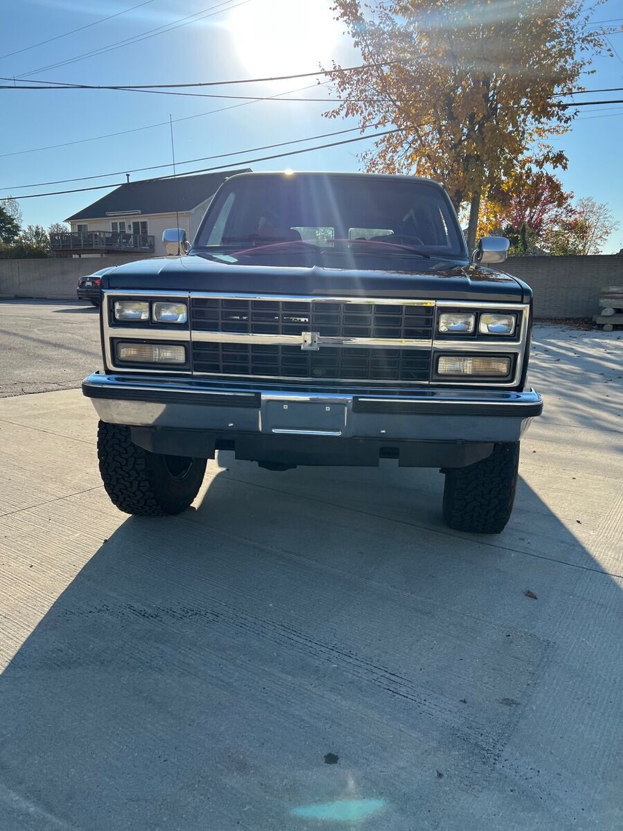 1990 chevrolet suburban black 4wd automatic v1500