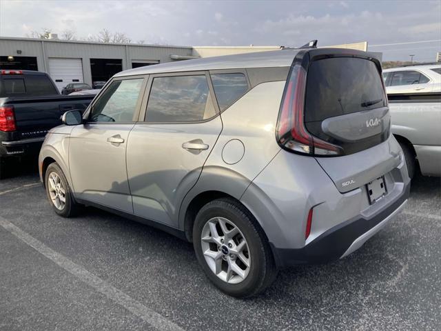 2023 kia soul lx