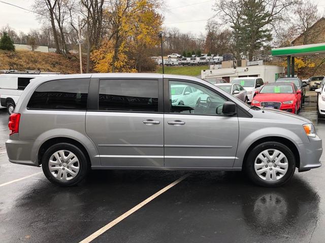 2017 dodge grand caravan se