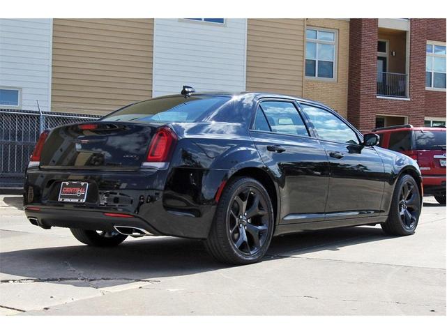 2022 chrysler 300 s