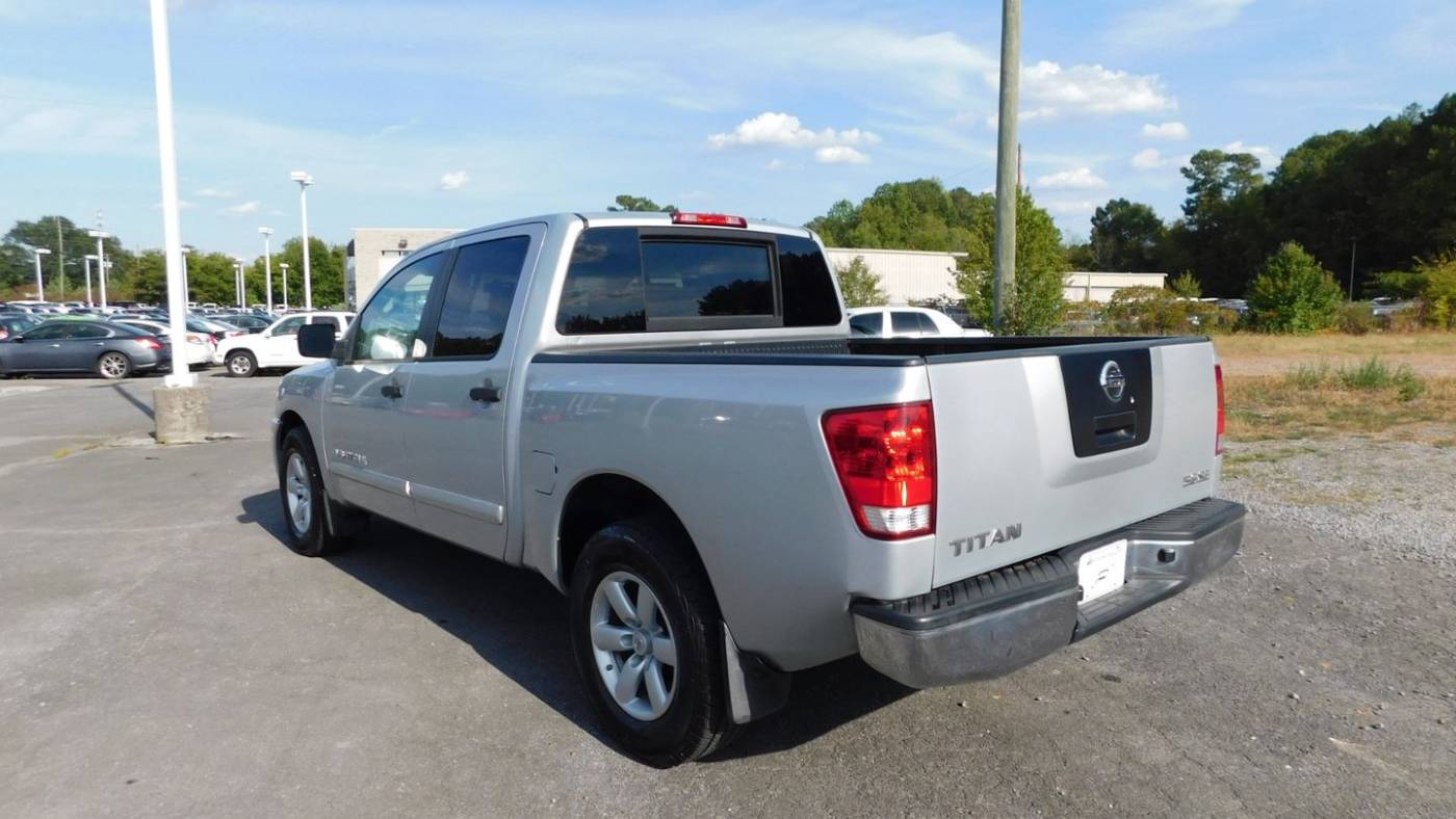 2010 nissan titan se